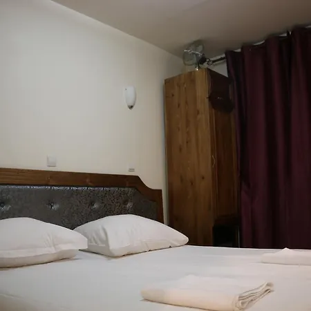 Grand De Clermont Paříž