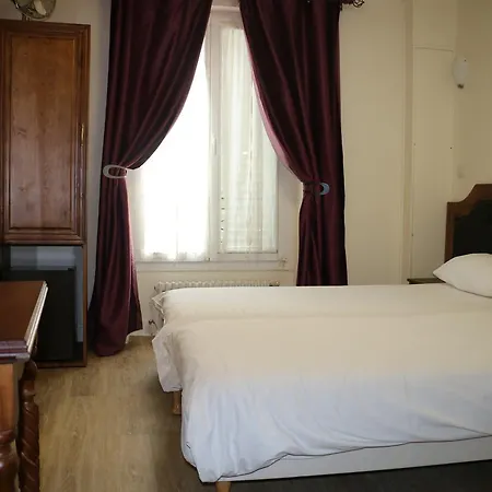 Hotel Grand De Clermont 2*