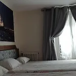 ホテル Grand De Clermont パリ