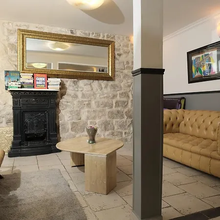 Hotel Grand De Clermont 2*