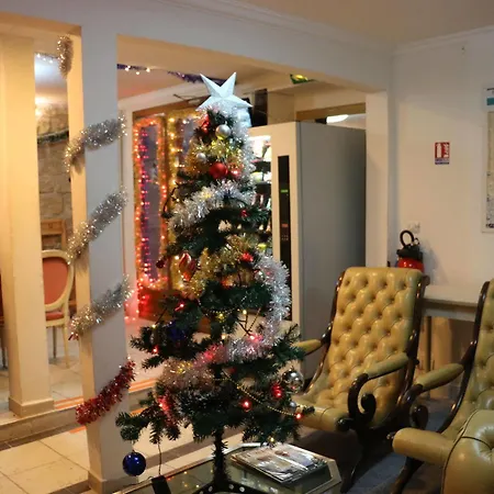 Hotel Grand De Clermont 2*