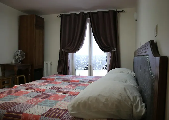 Hotel Grand De Clermont 2*