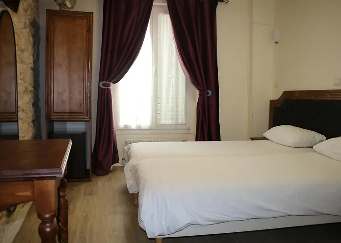 Hotel Grand De Clermont 2*