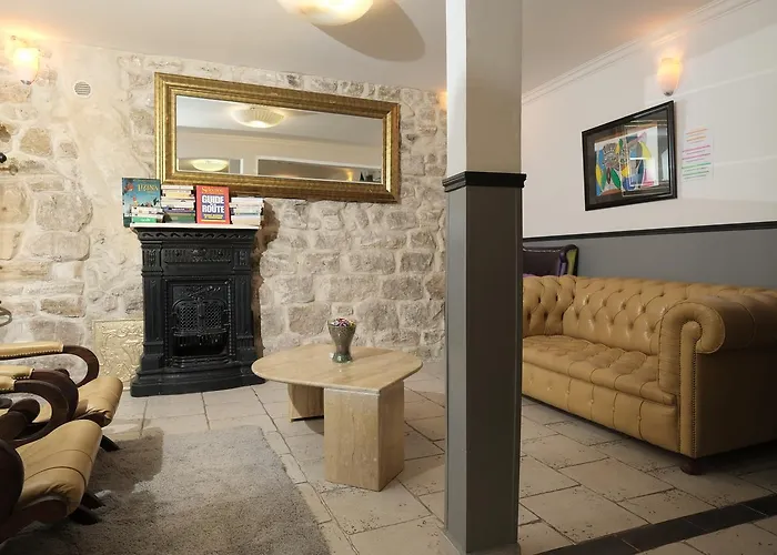 Hotel Grand De Clermont 2*